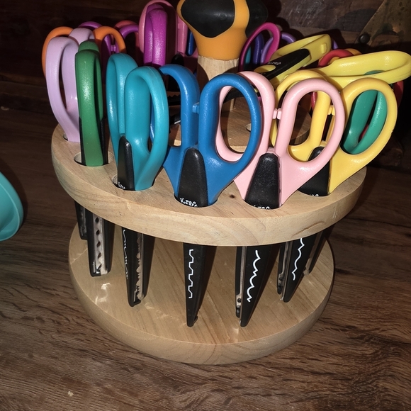 Craft Supplies Vibrant Kids Spinning Caddy Scissors Set - Picture 3 of 3